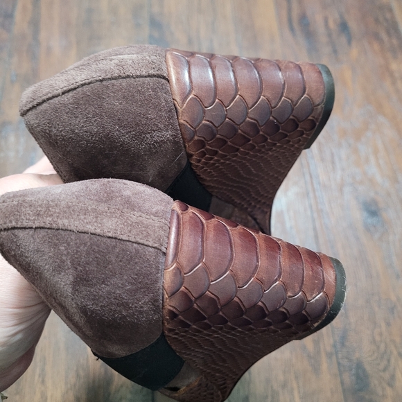 NWOT Donald Pliner Brown Wedge Lizzy Booties size 9